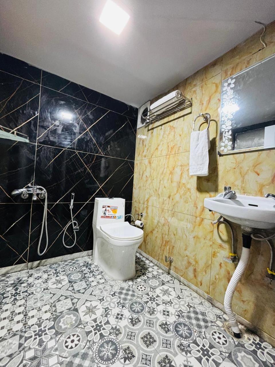 Hotel Amar 무소리에 외부 사진
