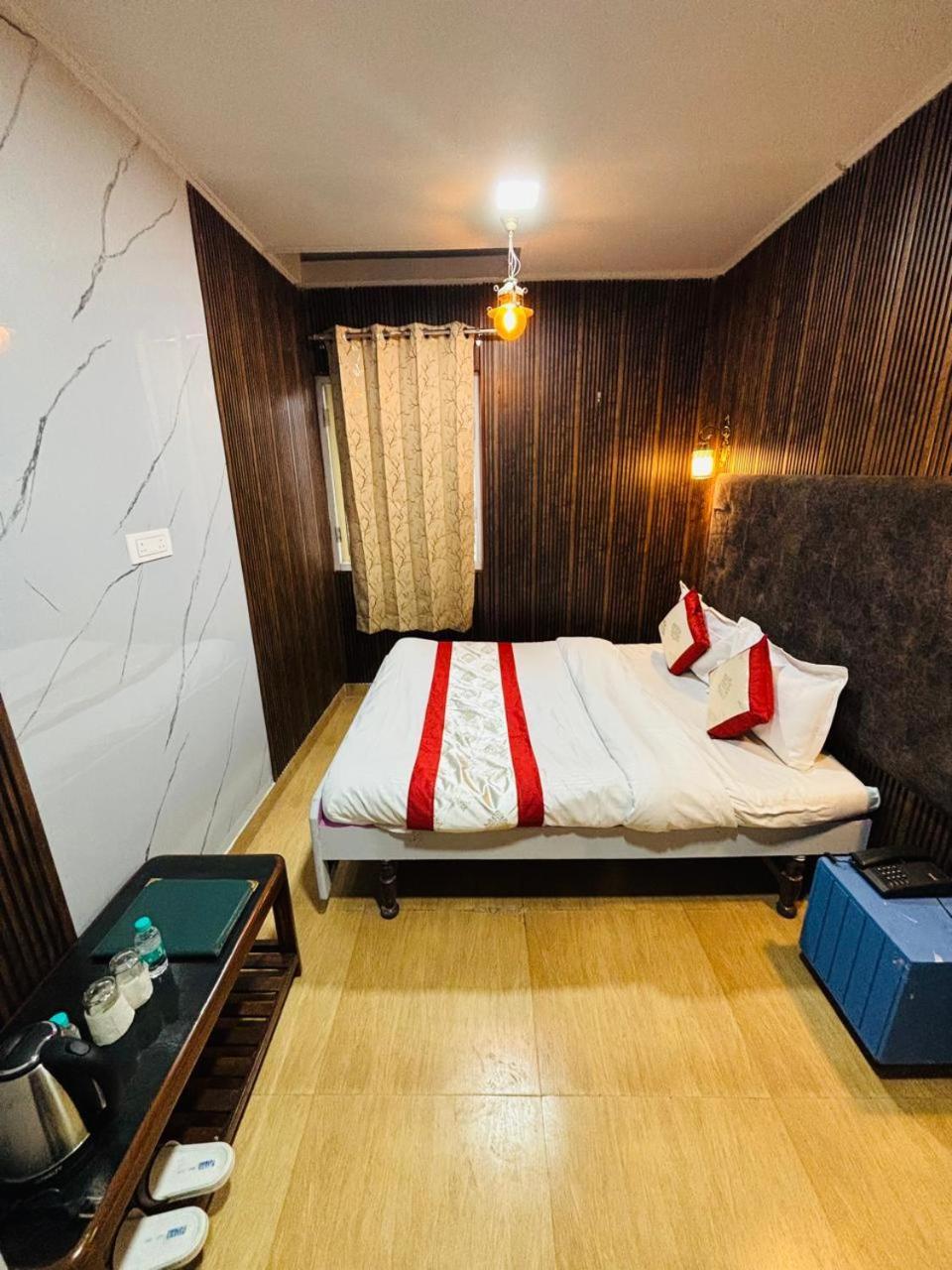 Hotel Amar 무소리에 외부 사진