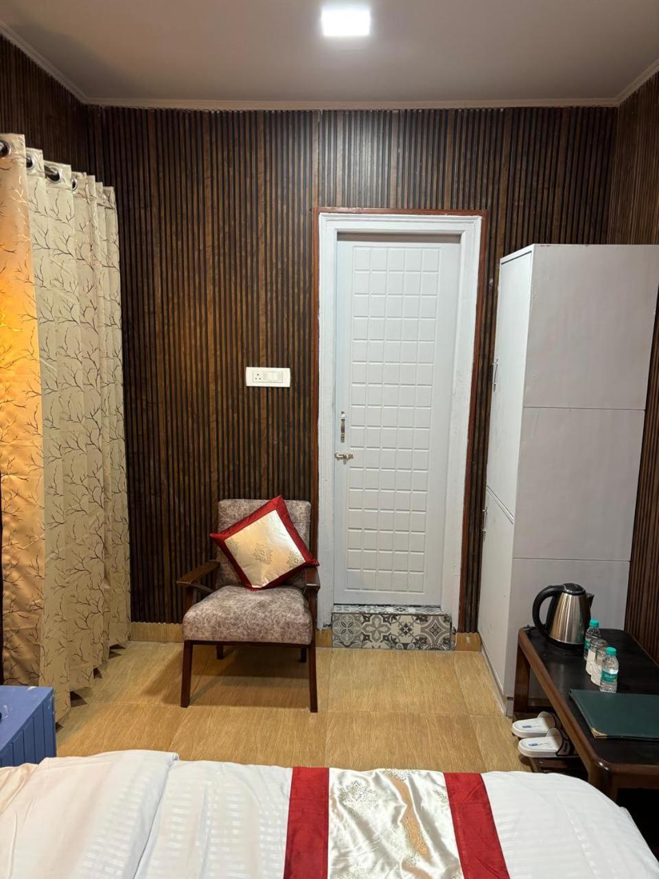 Hotel Amar 무소리에 외부 사진