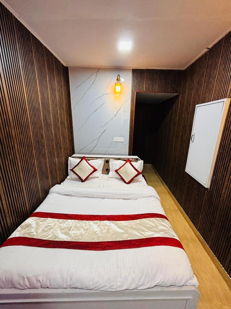 Hotel Amar 무소리에 외부 사진