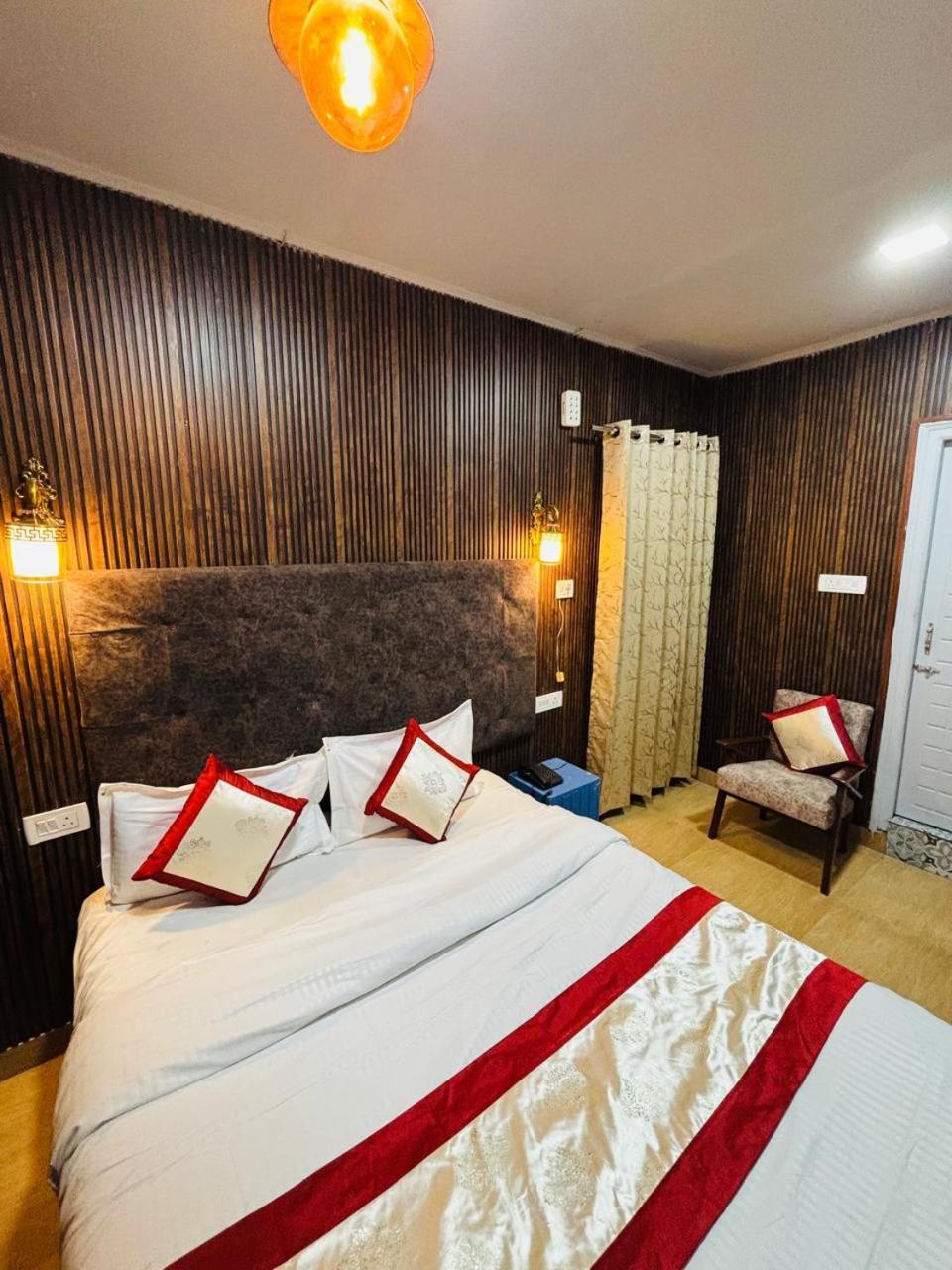 Hotel Amar 무소리에 외부 사진